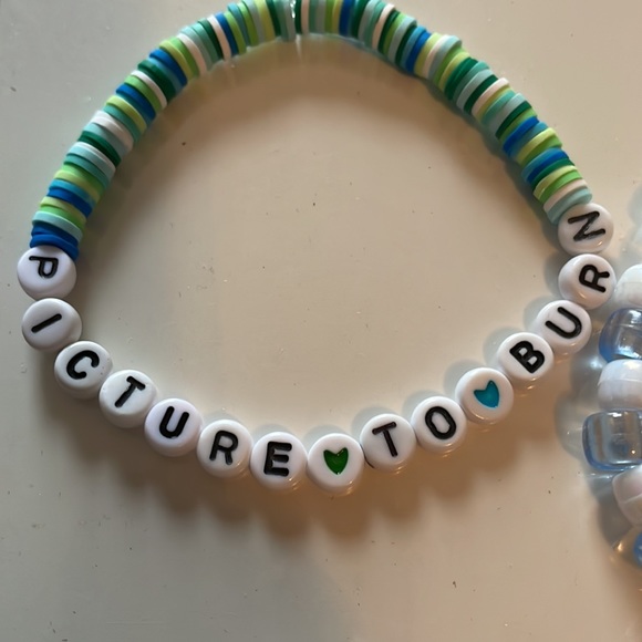 Taylor Swift Friendship Bracelets set of 4 - Picture 5 of 6